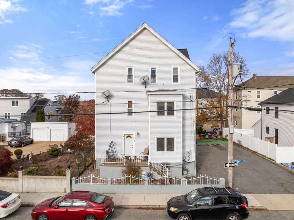 172 Earle St, Fall River, Massachusetts, 8 Bedrooms Bedrooms, 18 Rooms Rooms,3 BathroomsBathrooms,Residential Income,For Sale,Earle St,73455770