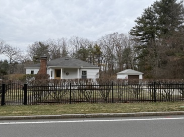 396 Wellesley Ave, Wellesley, Massachusetts, 2 Bedrooms Bedrooms, 6 Rooms Rooms,1 BathroomBathrooms,Residential Lease,For Rent,Wellesley Ave,73463224