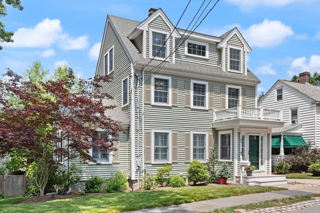 89 Dwinell St, Boston, Massachusetts, 4 Bedrooms Bedrooms, 8 Rooms Rooms,2.5 BathroomsBathrooms,Residential,For Sale,Dwinell St,73459234