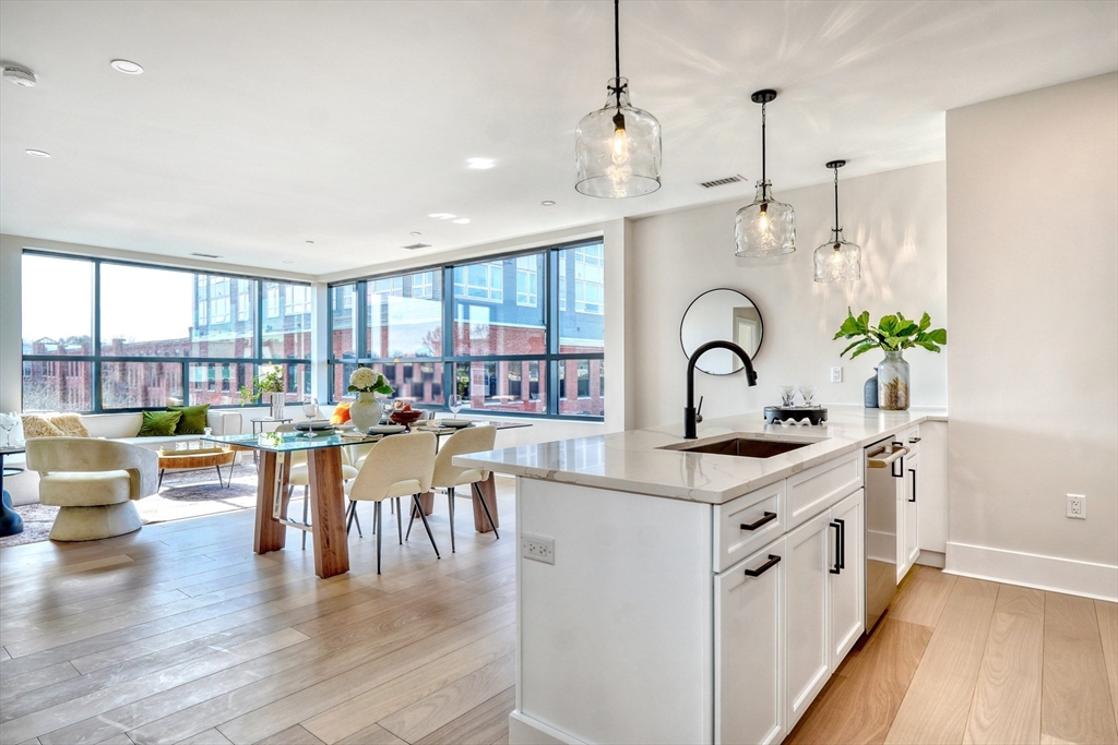 62 Foundry St, Wakefield, Massachusetts, 2 Bedrooms Bedrooms, 5 Rooms Rooms,2 BathroomsBathrooms,Residential,For Sale,Foundry St,73465137