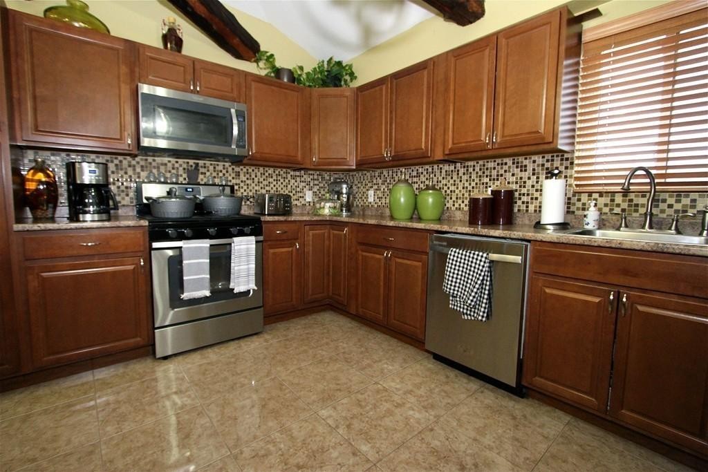 56 Crescent Avenue, Boston, Massachusetts, 4 Bedrooms Bedrooms, 6 Rooms Rooms,1 BathroomBathrooms,Residential Lease,For Rent,Crescent Avenue,72690367