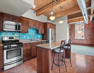 25 Cedar St, Amesbury, Massachusetts, 2 Bedrooms Bedrooms, 6 Rooms Rooms,1 BathroomBathrooms,Residential Lease,For Rent,Cedar St,73472716