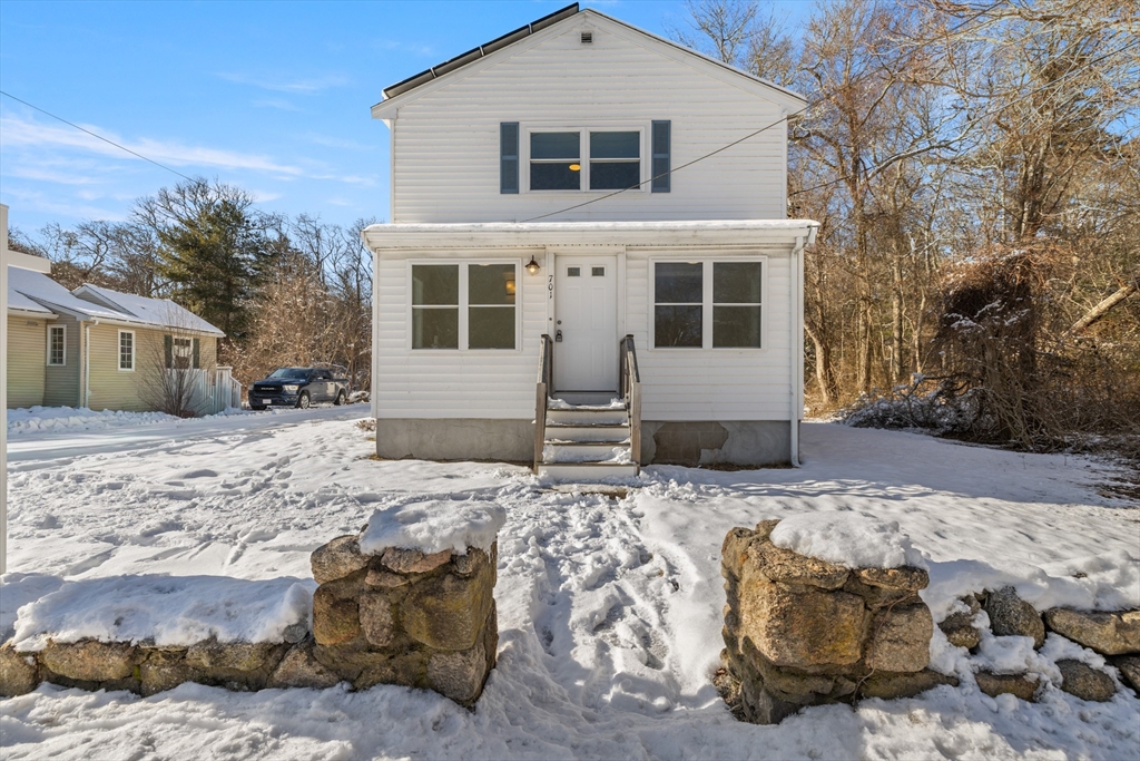 701 Mill Street, Marion, Massachusetts, 3 Bedrooms Bedrooms, 9 Rooms Rooms,2 BathroomsBathrooms,Residential,For Sale,Mill Street,73472727