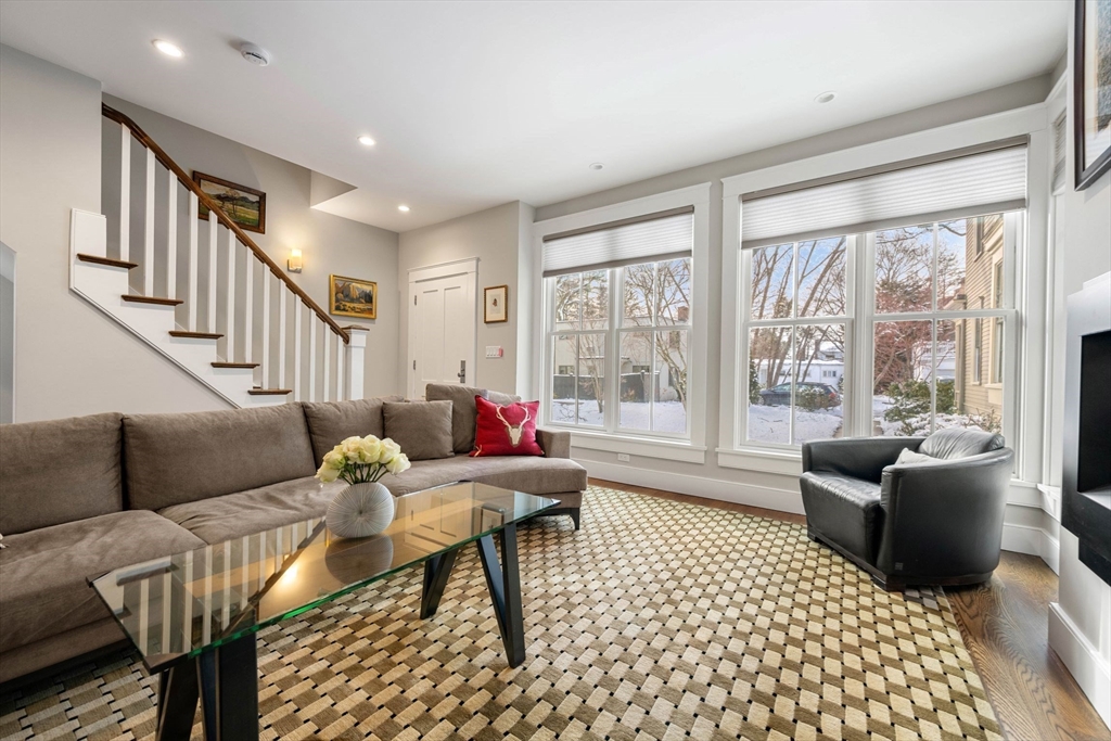 4 Brattle Cir., Cambridge, Massachusetts, 3 Bedrooms Bedrooms, 7 Rooms Rooms,3.5 BathroomsBathrooms,Residential Lease,For Rent,Brattle Cir.,73472773