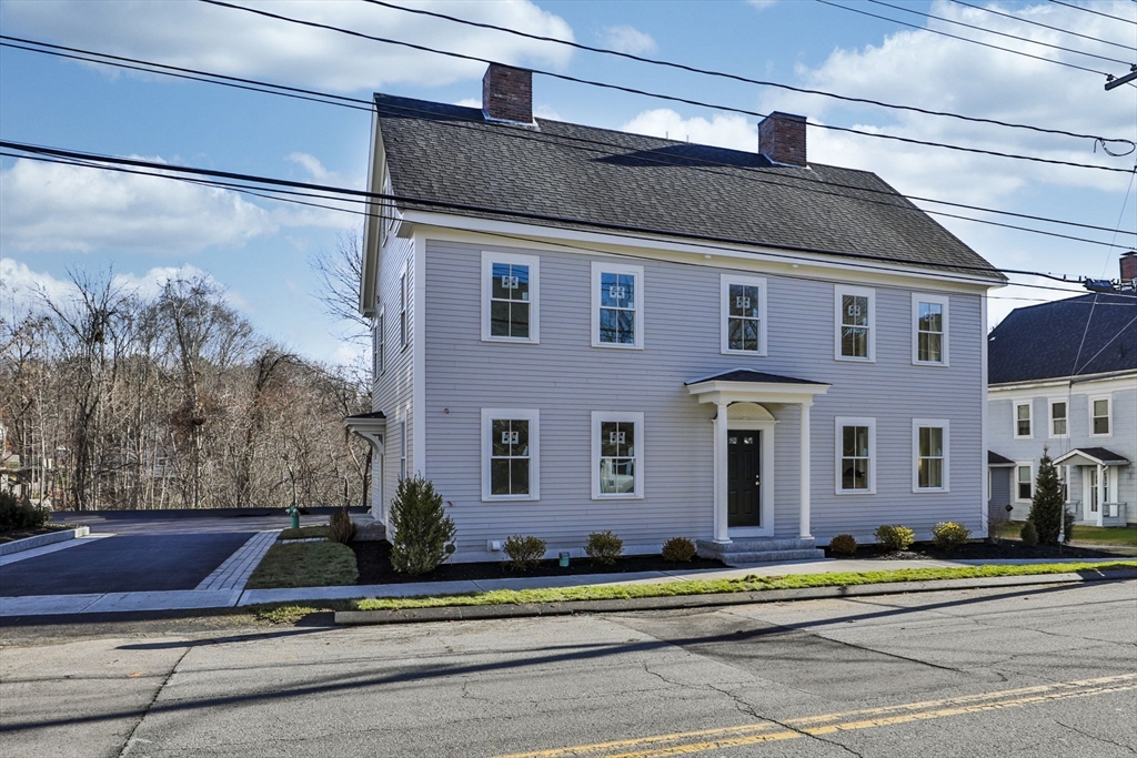 101 Market Street, Amesbury, Massachusetts, 3 Bedrooms Bedrooms, 6 Rooms Rooms,2 BathroomsBathrooms,Residential,For Sale,Market Street,73472774