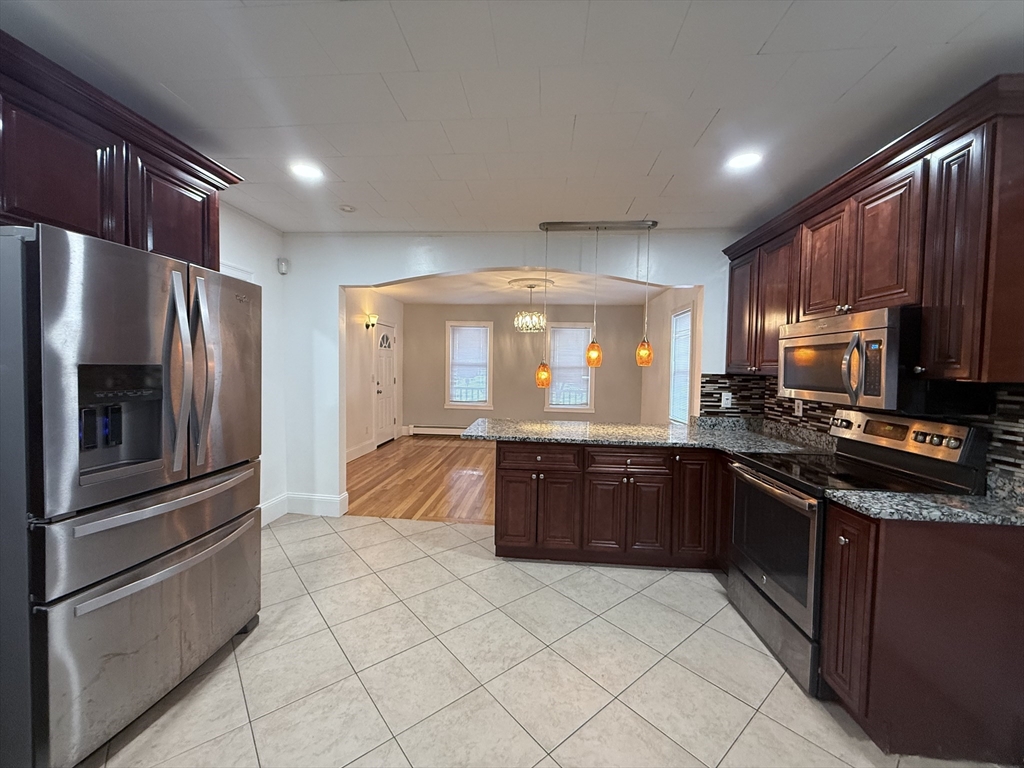 1433 River St, Boston, Massachusetts, 1 Bedroom Bedrooms, 3 Rooms Rooms,1 BathroomBathrooms,Residential Lease,For Rent,River St,73472790