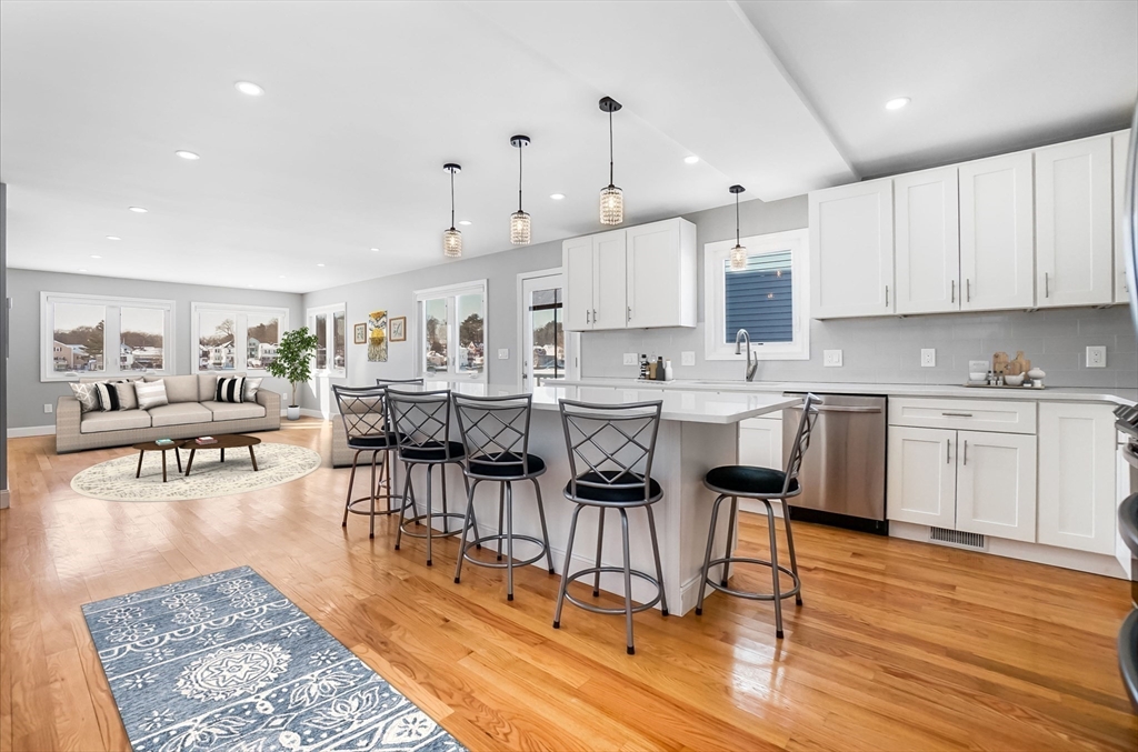 52 Savory St., Lynn, Massachusetts, 2 Bedrooms Bedrooms, 5 Rooms Rooms,3.5 BathroomsBathrooms,Residential,For Sale,Savory St.,73472836