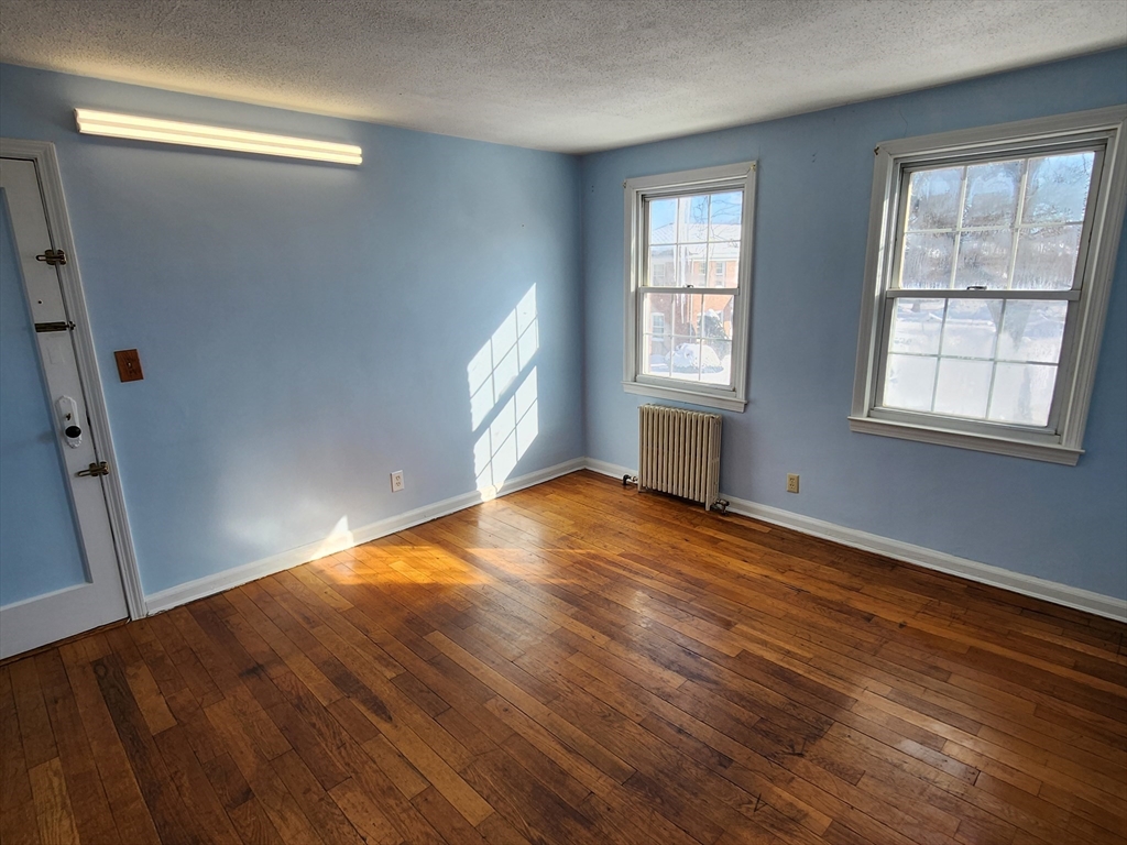 456 Cold Spring Ave, West Springfield, Massachusetts, 2 Bedrooms Bedrooms, 4 Rooms Rooms,1 BathroomBathrooms,Residential Lease,For Rent,Cold Spring Ave,73472806