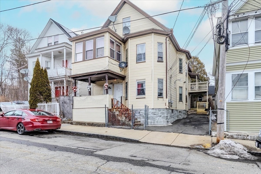 129-131 Lexington Street, Lawrence, Massachusetts, 6 Bedrooms Bedrooms, 12 Rooms Rooms,2 BathroomsBathrooms,Residential Income,For Sale,Lexington Street,73453892