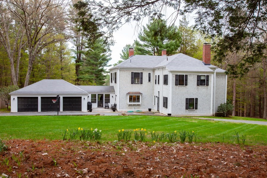 62 Pond Rd, Wellesley, Massachusetts, 5 Bedrooms Bedrooms, 11 Rooms Rooms,3.5 BathroomsBathrooms,Residential Lease,For Rent,Pond Rd,73393210