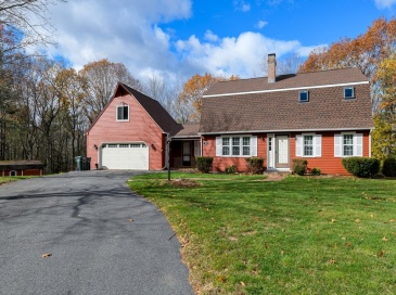 33 Thorny Lea, Holden, Massachusetts, 4 Bedrooms Bedrooms, 11 Rooms Rooms,2.5 BathroomsBathrooms,Residential,For Sale,Thorny Lea,73452602