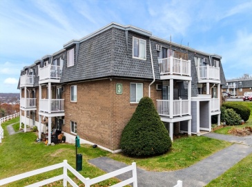 145 Essex Ave, Gloucester, Massachusetts, 2 Bedrooms Bedrooms, 4 Rooms Rooms,1 BathroomBathrooms,Residential Lease,For Rent,Essex Ave,73457287