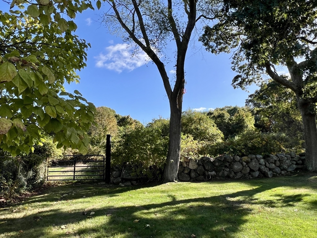 1580 Main Rd, Westport, Massachusetts, 2 Bedrooms Bedrooms, 5 Rooms Rooms,1.5 BathroomsBathrooms,Residential,For Sale,Main Rd,73444004