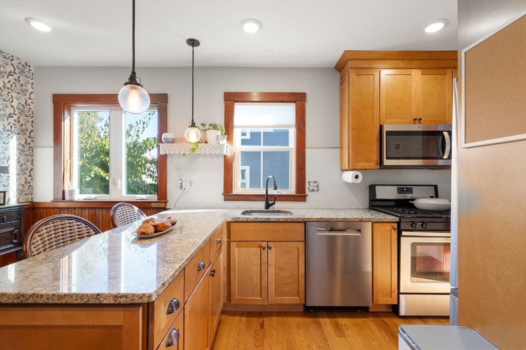 36 Neponset Ave, Boston, Massachusetts, 3 Bedrooms Bedrooms, 6 Rooms Rooms,1 BathroomBathrooms,Residential,For Sale,Neponset Ave,73448942