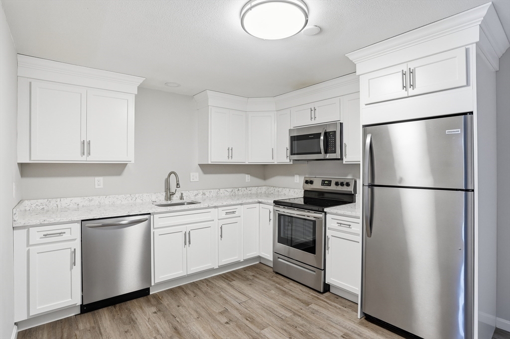 39 Pleasant, Northborough, Massachusetts, 2 Bedrooms Bedrooms, 4 Rooms Rooms,1 BathroomBathrooms,Residential Lease,For Rent,Pleasant,73472876