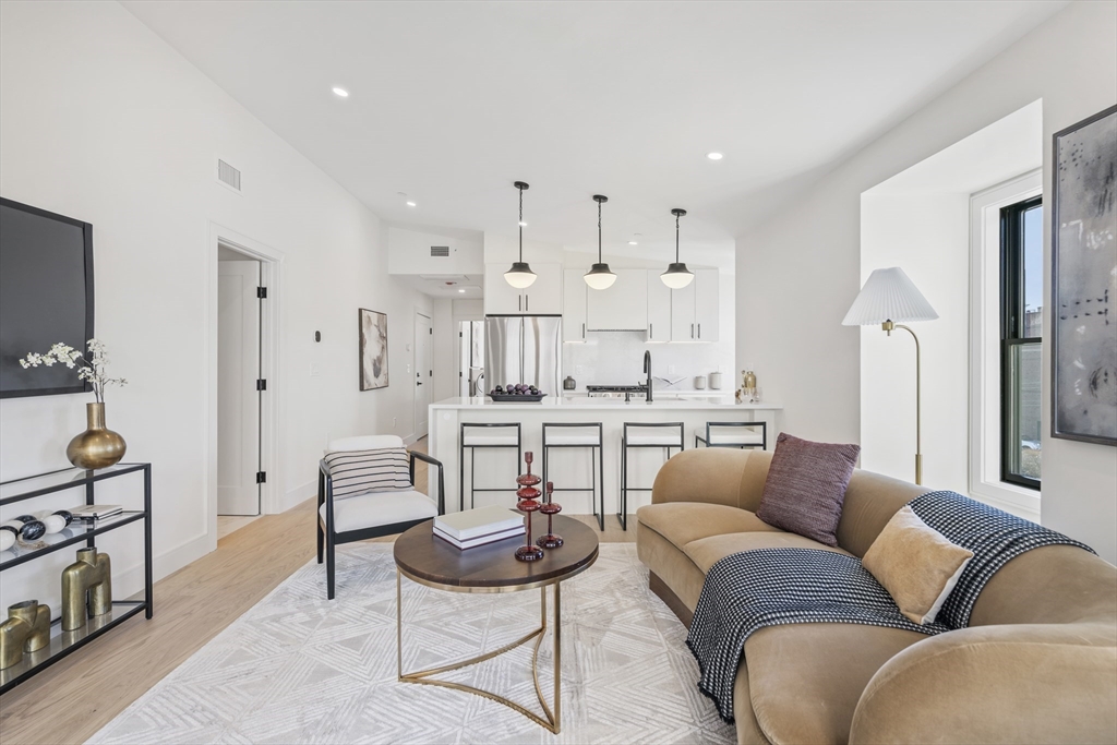 20 Whitney, Quincy, Massachusetts, 2 Bedrooms Bedrooms, 3 Rooms Rooms,2 BathroomsBathrooms,Residential,For Sale,Whitney,73472893