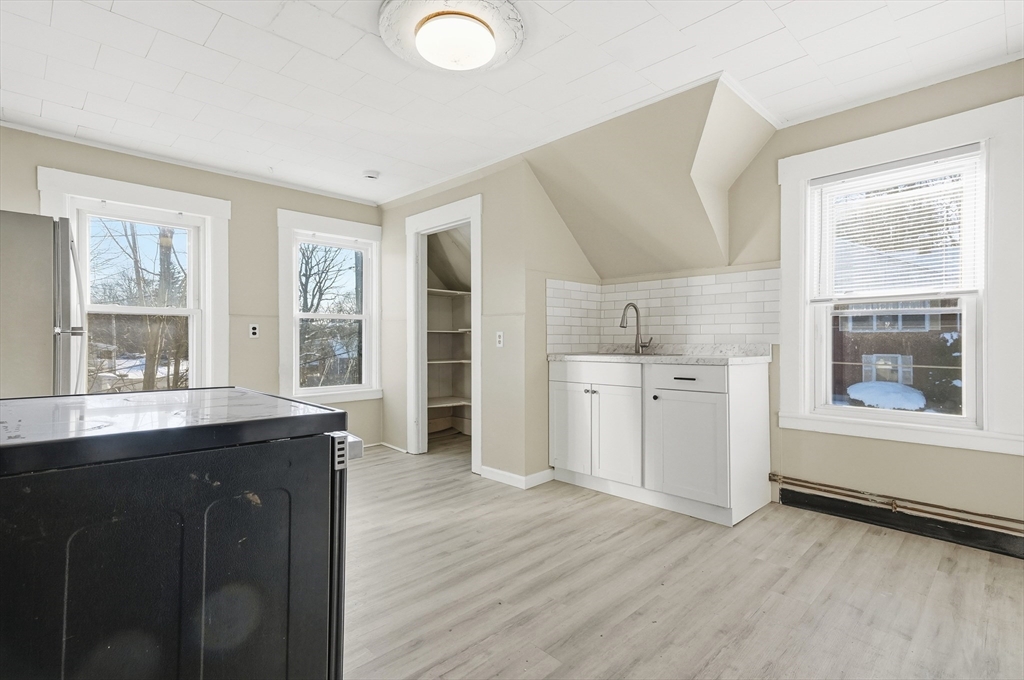 29 Allen St, Gardner, Massachusetts, 4 Bedrooms Bedrooms, 5 Rooms Rooms,1 BathroomBathrooms,Residential Lease,For Rent,Allen St,73472900