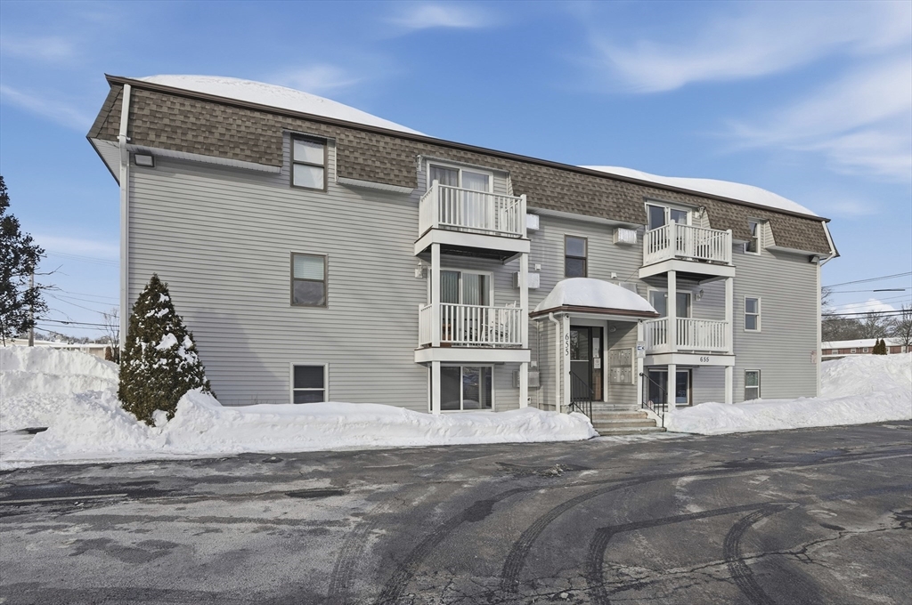 655 Plantation St, Worcester, Massachusetts, 2 Bedrooms Bedrooms, 4 Rooms Rooms,1 BathroomBathrooms,Residential,For Sale,Plantation St,73472909