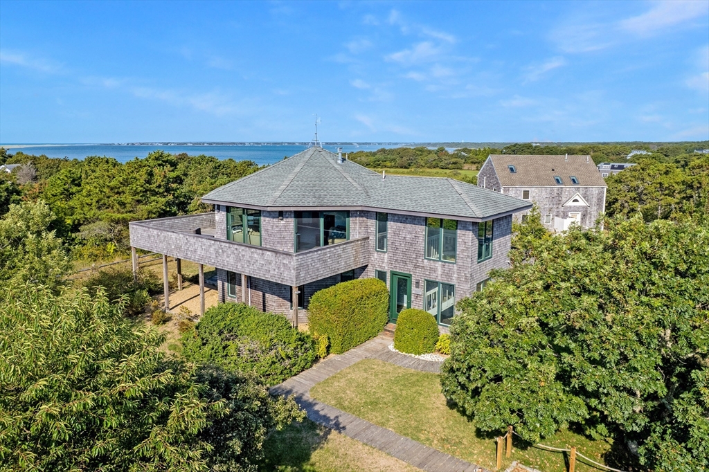 76 Washque Ave, Edgartown, Massachusetts, 4 Bedrooms Bedrooms, 7 Rooms Rooms,2.5 BathroomsBathrooms,Residential,For Sale,Washque Ave,73472929