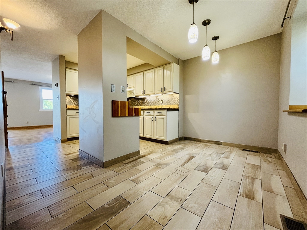 30C Margin, Lynn, Massachusetts, 2 Bedrooms Bedrooms, 7 Rooms Rooms,2.5 BathroomsBathrooms,Residential Lease,For Rent,Margin,73472917