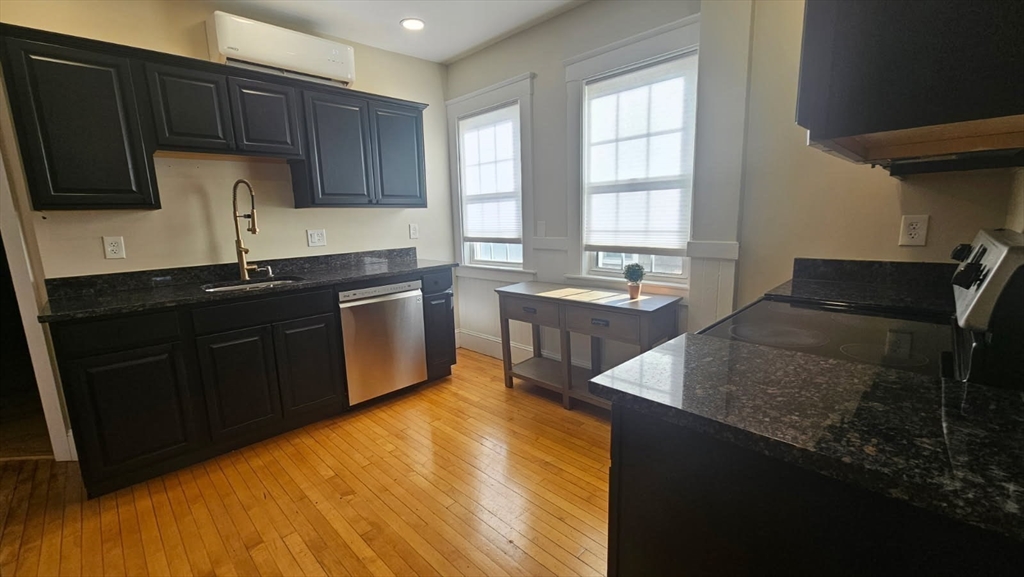 132 North, Salem, Massachusetts, 1 Bedroom Bedrooms, 3 Rooms Rooms,1 BathroomBathrooms,Residential Lease,For Rent,North,73472965