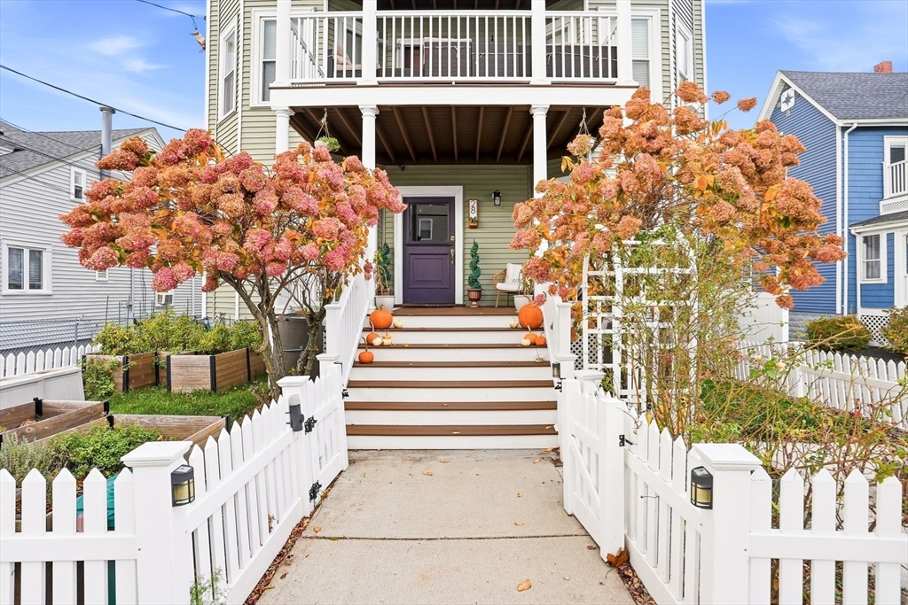 28 Pearl Ave, Winthrop, Massachusetts, 3 Bedrooms Bedrooms, 6 Rooms Rooms,1 BathroomBathrooms,Residential,For Sale,Pearl Ave,73452771