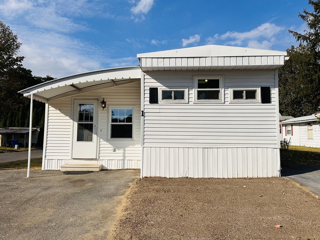 70 Shumway St, Springfield, Massachusetts, 2 Bedrooms Bedrooms, 6 Rooms Rooms,1.5 BathroomsBathrooms,Residential,For Sale,Shumway St,73441029