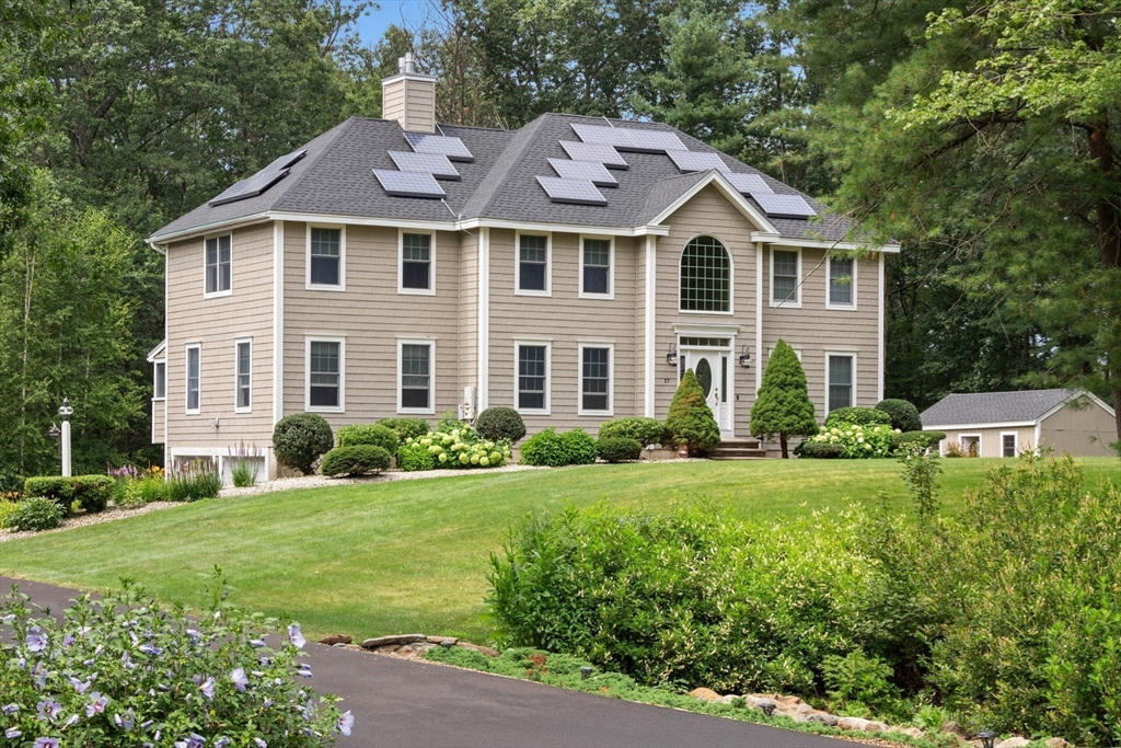 17 Sawmill Ridge, Haverhill, Massachusetts, 4 Bedrooms Bedrooms, 12 Rooms Rooms,2.5 BathroomsBathrooms,Residential,For Sale,Sawmill Ridge,73427487