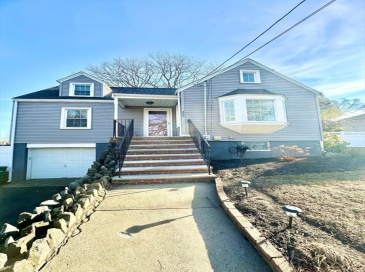 220 Parkland Avenue, Lynn, Massachusetts, 3 Bedrooms Bedrooms, 7 Rooms Rooms,1.5 BathroomsBathrooms,Residential,For Sale,Parkland Avenue,73461394 220 Parkland Avenue, Lynn, Massachusetts, 3 Bedrooms Bedrooms, 7 Rooms Rooms,1.5 BathroomsBathrooms,Residential,For Sale,Parkland Avenue,73461394
