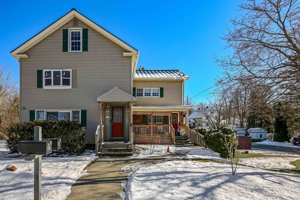 326 N Main St, North Brookfield, Massachusetts, 4 Bedrooms Bedrooms, 10 Rooms Rooms,2 BathroomsBathrooms,Residential Income,For Sale,N Main St,73460698