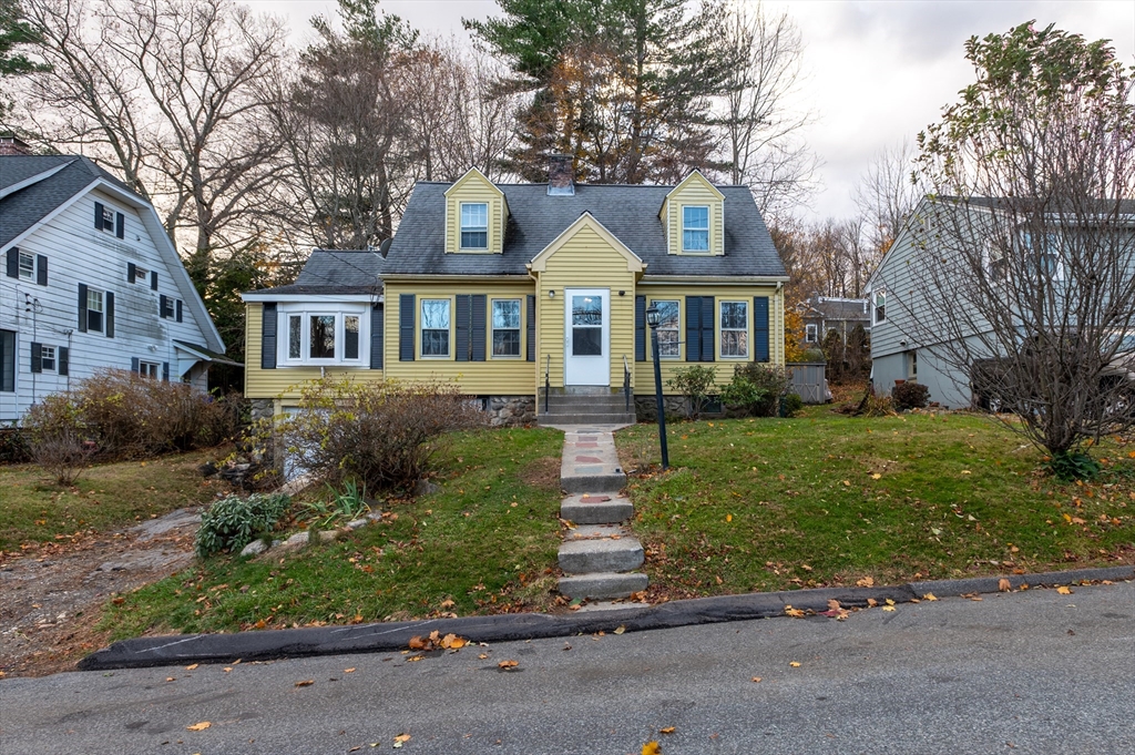 15 Wildrose Ave, Worcester, Massachusetts, 2 Bedrooms Bedrooms, 6 Rooms Rooms,1 BathroomBathrooms,Residential,For Sale,Wildrose Ave,73456673