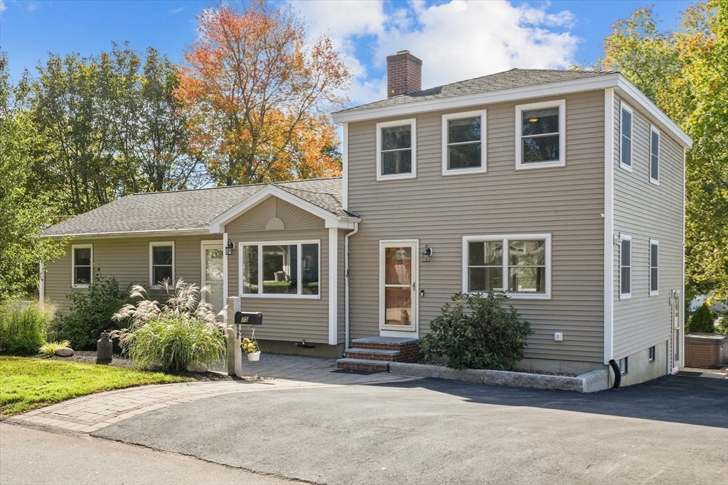 75 Border Road, Reading, Massachusetts, 4 Bedrooms Bedrooms, 8 Rooms Rooms,3 BathroomsBathrooms,Residential,For Sale,Border Road,73445318