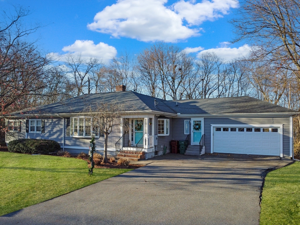 288 Hovey Street, Lowell, Massachusetts, 3 Bedrooms Bedrooms, 6 Rooms Rooms,1.5 BathroomsBathrooms,Residential,For Sale,Hovey Street,73459600