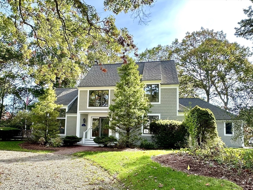 4 Florence Ave, Mashpee, Massachusetts, 3 Bedrooms Bedrooms, 7 Rooms Rooms,2.5 BathroomsBathrooms,Residential,For Sale,Florence Ave,73437399