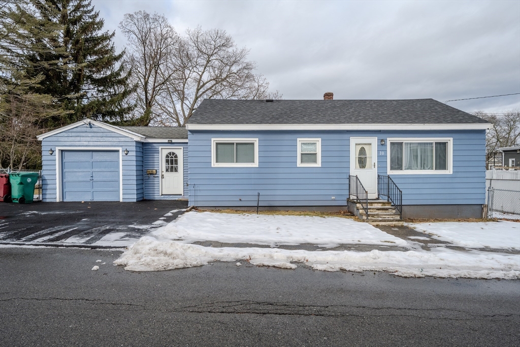 20 Seventeenth St, Lowell, Massachusetts, 2 Bedrooms Bedrooms, 6 Rooms Rooms,1 BathroomBathrooms,Residential,For Sale,Seventeenth St,73466637