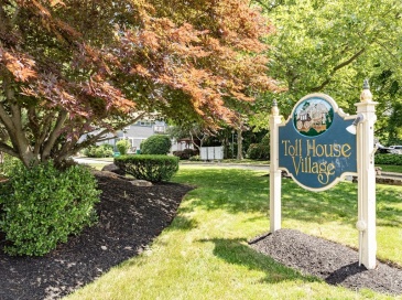 501 Auburn Street, Whitman, Massachusetts, 2 Bedrooms Bedrooms, 5 Rooms Rooms,2.5 BathroomsBathrooms,Residential,For Sale,Auburn Street,73461372