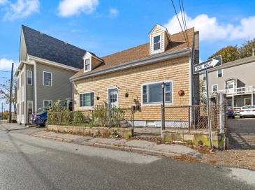 22 Taylor St, Gloucester, Massachusetts, 2 Bedrooms Bedrooms, 4 Rooms Rooms,1 BathroomBathrooms,Residential,For Sale,Taylor St,73447463