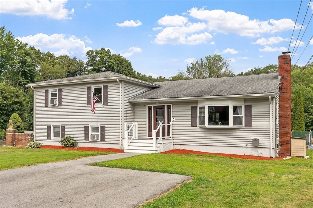 6 Clover Hill Drive, Chelmsford, Massachusetts, 5 Bedrooms Bedrooms, 11 Rooms Rooms,2.5 BathroomsBathrooms,Residential,For Sale,Clover Hill Drive,73414770