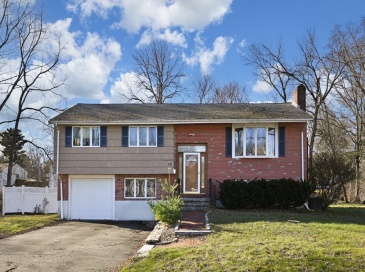 26 Arcadia Rd, Norwood, Massachusetts, 3 Bedrooms Bedrooms, 5 Rooms Rooms,1.5 BathroomsBathrooms,Residential,For Sale,Arcadia Rd,73462318
