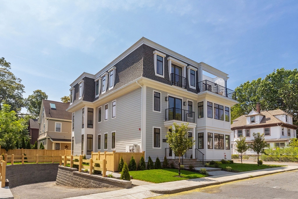 24 Auburn, Brookline, Massachusetts, 4 Bedrooms Bedrooms, 7 Rooms Rooms,3 BathroomsBathrooms,Residential,For Sale,Auburn,73436127