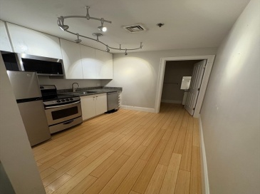 188 Cabot St, Beverly, Massachusetts, 2 Rooms Rooms,1 BathroomBathrooms,Residential Lease,For Rent,Cabot St,73454973