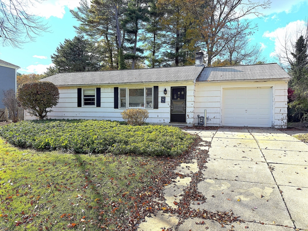 43 Chandler Ave, Walpole, Massachusetts, 3 Bedrooms Bedrooms, 7 Rooms Rooms,1 BathroomBathrooms,Residential,For Sale,Chandler Ave,73449494