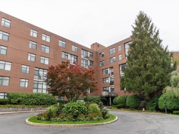 79 Florence St, Newton, Massachusetts, 2 Bedrooms Bedrooms, 6 Rooms Rooms,2.5 BathroomsBathrooms,Residential,For Sale,Florence St,73435461