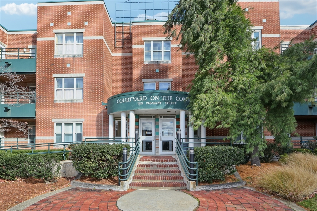 10 Pleasant Street, Lynn, Massachusetts, 2 Bedrooms Bedrooms, 4 Rooms Rooms,2 BathroomsBathrooms,Residential,For Sale,Pleasant Street,73456221