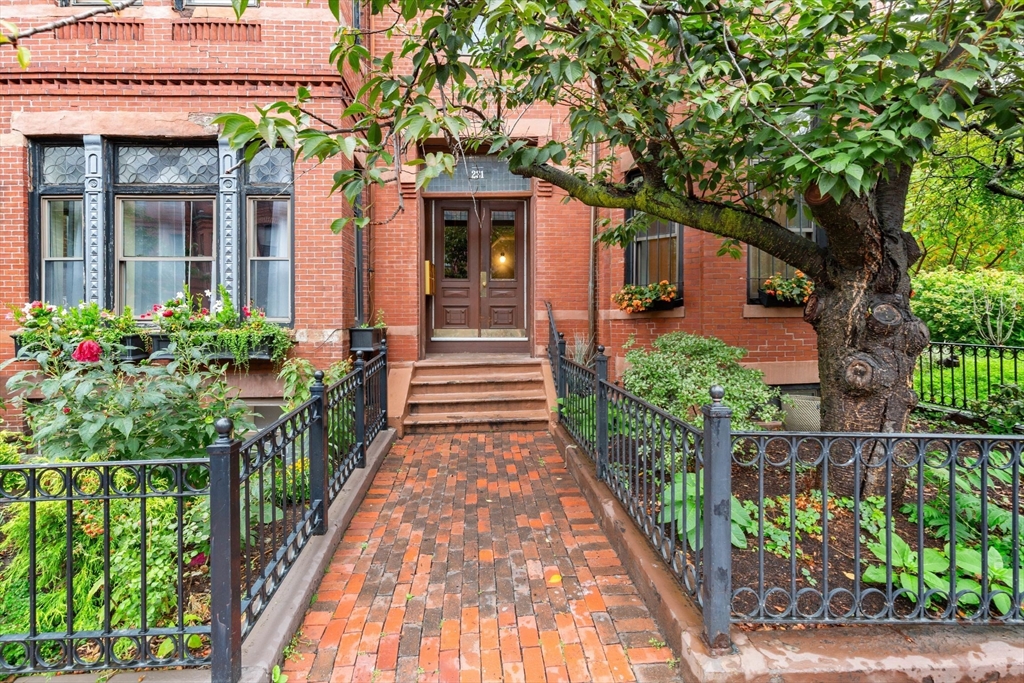 231 W Newton St, Boston, Massachusetts, 1 Bedroom Bedrooms, 3 Rooms Rooms,1 BathroomBathrooms,Residential,For Sale,W Newton St,73436226