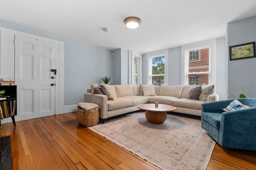 38 High, Danvers, Massachusetts, 3 Bedrooms Bedrooms, 6 Rooms Rooms,1 BathroomBathrooms,Residential,For Sale,High,73423921