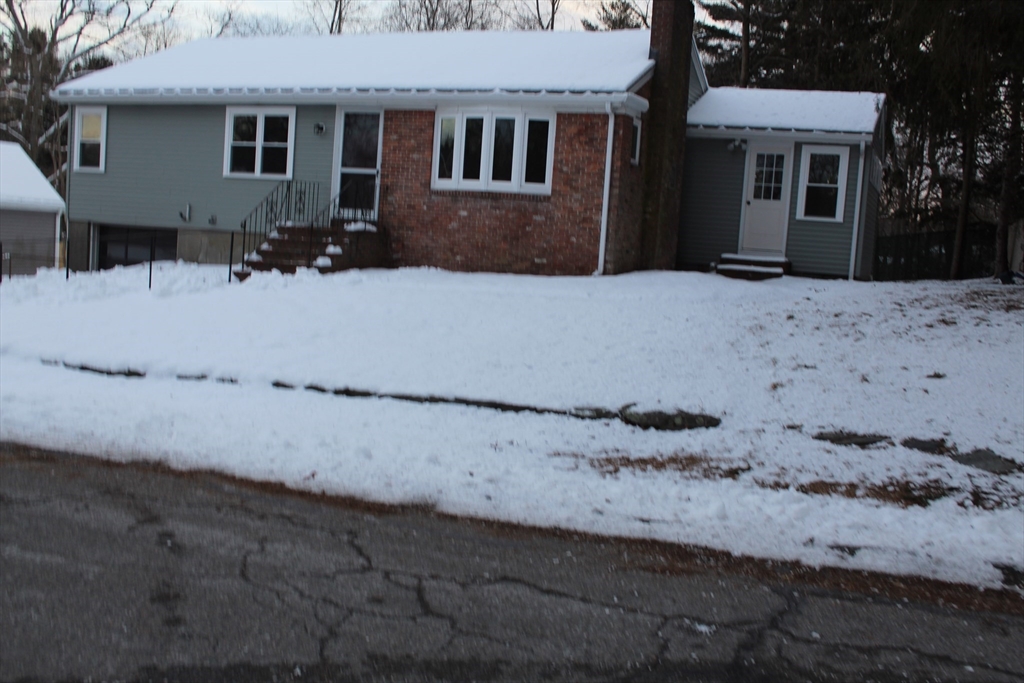 2 Norman Ave, West Bridgewater, Massachusetts, 3 Bedrooms Bedrooms, 8 Rooms Rooms,1 BathroomBathrooms,Residential Lease,For Rent,Norman Ave,73472987