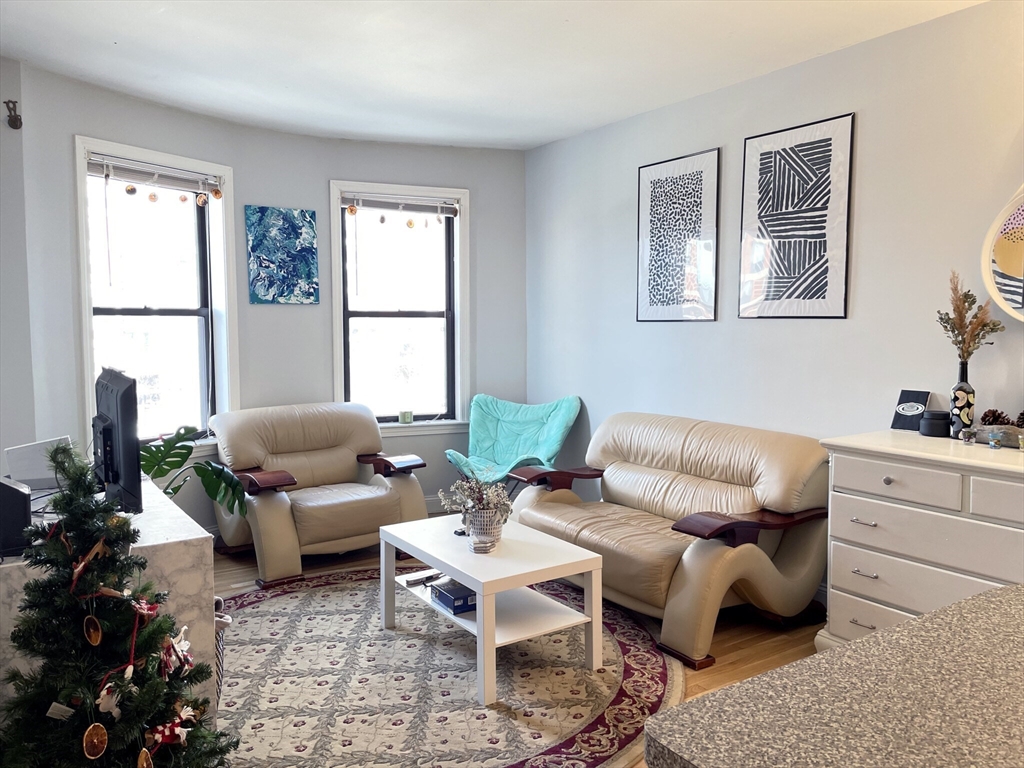 828 Huntington Ave, Boston, Massachusetts, 3 Bedrooms Bedrooms, 6 Rooms Rooms,1 BathroomBathrooms,Residential Lease,For Rent,Huntington Ave,73473000
