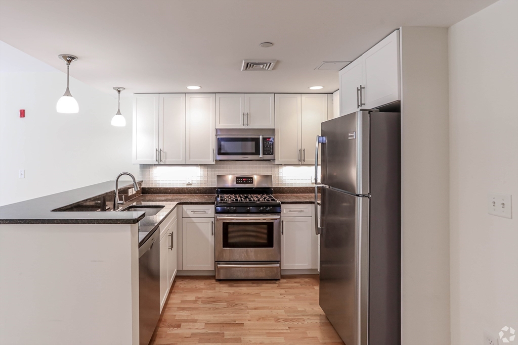 7 Cameron, Cambridge, Massachusetts, 1 Bedroom Bedrooms, 2 Rooms Rooms,1 BathroomBathrooms,Residential Lease,For Rent,Cameron,73473009