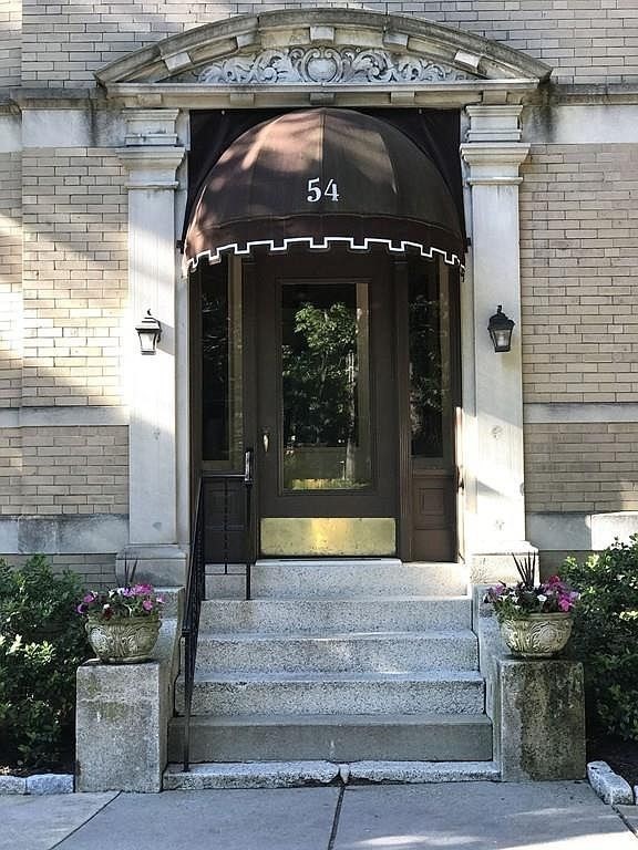 54 Dwight St, Brookline, Massachusetts, 3 Bedrooms Bedrooms, 5 Rooms Rooms,1.5 BathroomsBathrooms,Residential Lease,For Rent,Dwight St,73473012